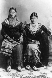Delaware woman and daughter, 1910